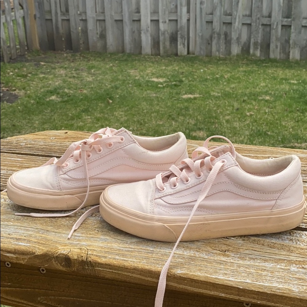 Women’s pink vans